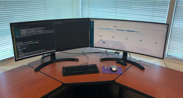 Dual curves screen monitor software development setup with mechanical keyboard and mouse